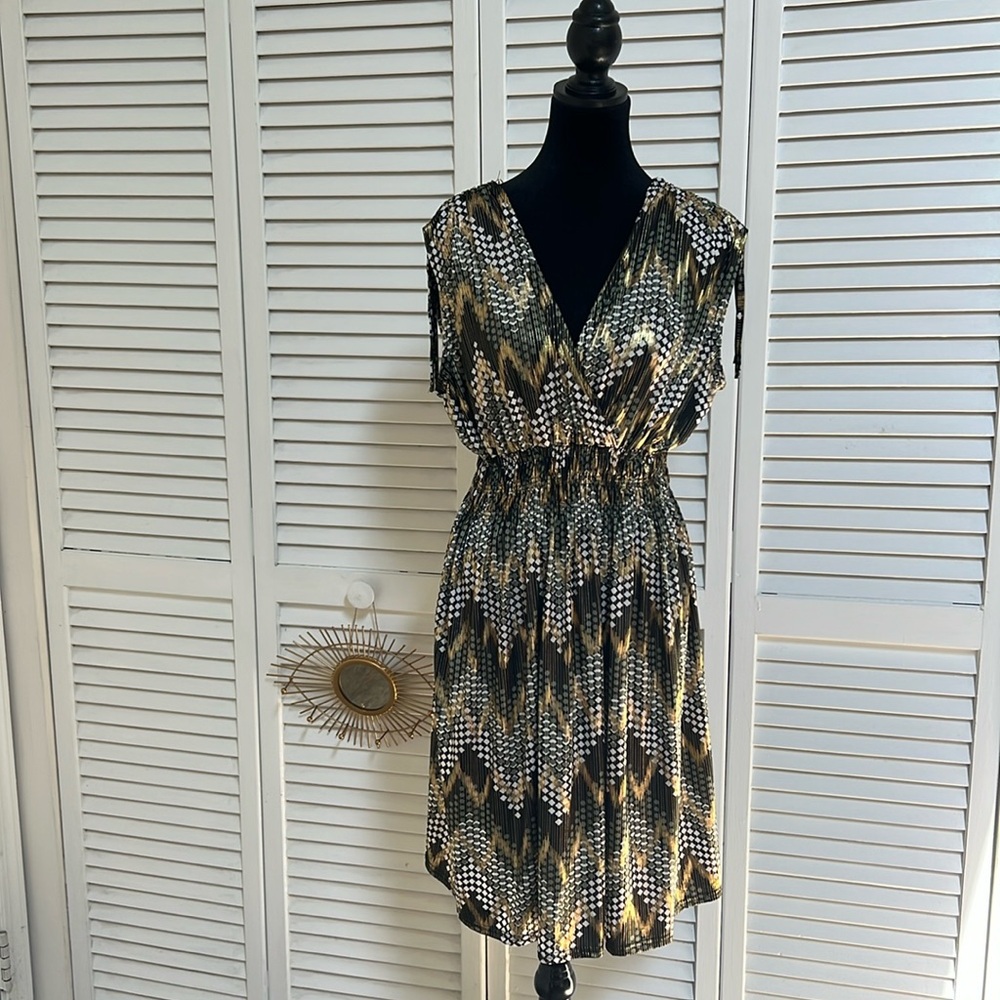 Elegant Black and Gold Patterned Dress